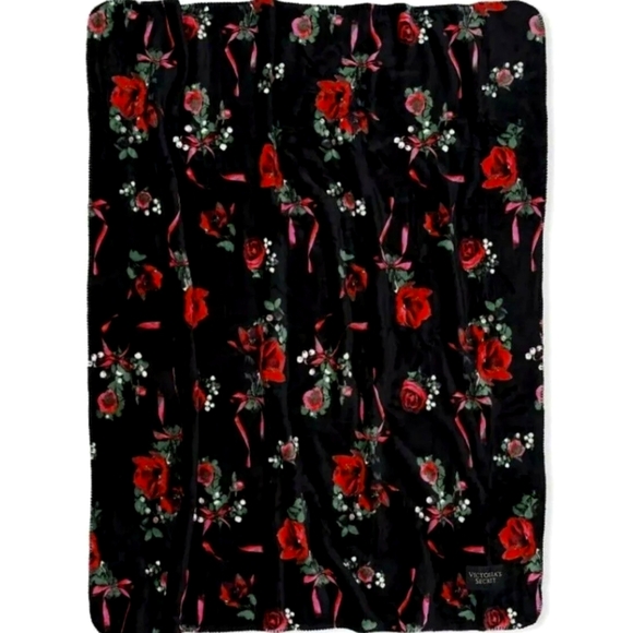 Victoria's Secret Red Roses Sherpa Throw Blanket - Picture 2 of 6